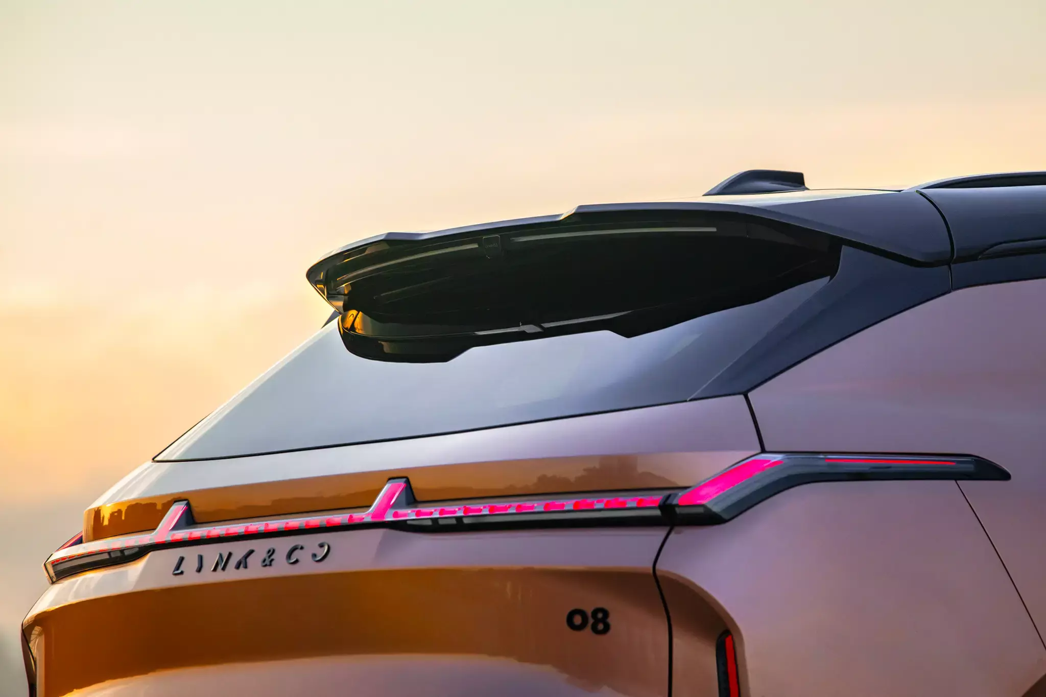 Lynk & Co 08 EM-P lifestyle 3